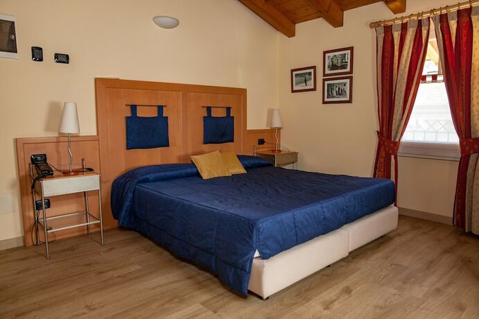 Imagen de la habitación del Hotel Garni le Corti. Foto 11
