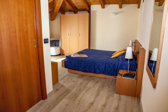 Imagen de la habitación del Hotel Garni le Corti. Foto 15