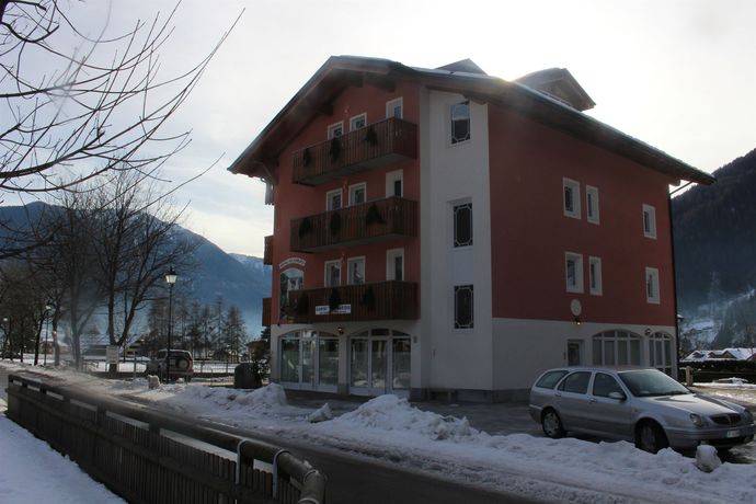 Imagen de los exteriores del Hotel Garn&iacute; Al Nardis. Foto 12