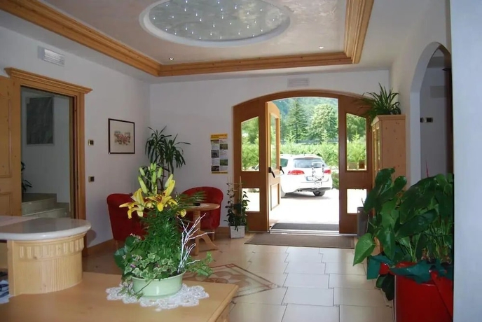 Imagen de los interiores del Hotel Garn&igrave; Arnica. Foto 14