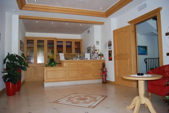Imagen de los interiores del Hotel Garn&igrave; Arnica. Foto 16