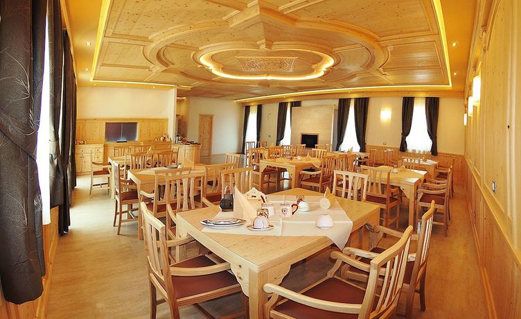 Imagen del bar/restaurante del Hotel Garn&igrave; Bucaneve Bellezza e Salute. Foto 4