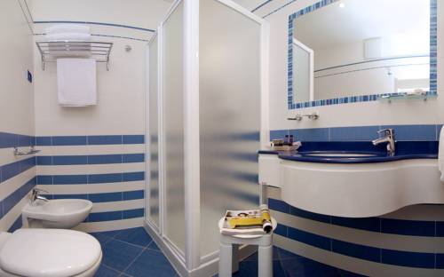 Imagen de la habitación del Hotel Garn&igrave; Corallo, Riva del Garda. Foto 4