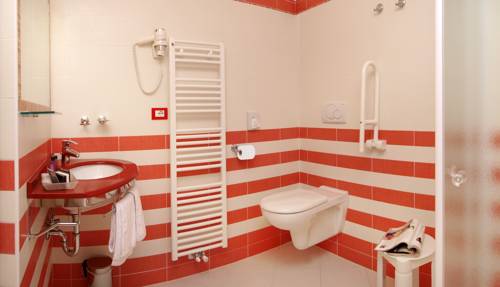 Imagen de la habitación del Hotel Garn&igrave; Corallo, Riva del Garda. Foto 7