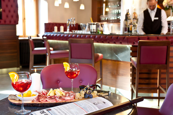 Imagen del bar/restaurante del Hotel Garn&igrave; Cristallo. Foto 5