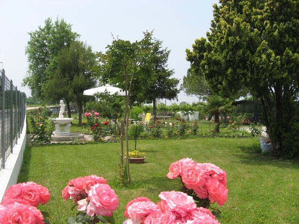 Imagen de los exteriores del Hotel Garn&igrave; Da Vito. Foto 16