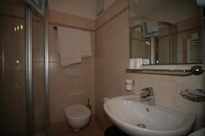 Imagen de la habitación del Hotel Garn&igrave; Eden, Alba - D&egrave;lba. Foto 18