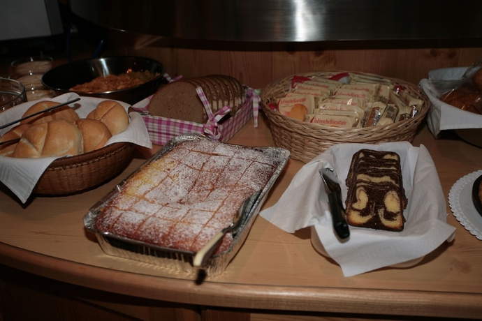 Imagen del bar/restaurante del Hotel Garn&igrave; Eden, Alba - D&egrave;lba. Foto 8