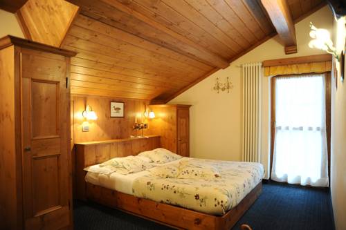 Imagen de la habitación del Hotel Garn&igrave; Il Cirmolo. Foto 2