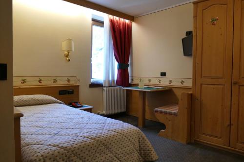 Imagen de la habitación del Hotel Garn&igrave; La Montanara. Foto 5
