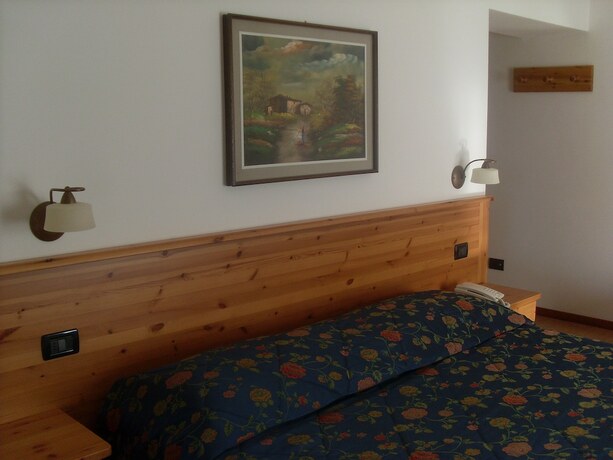 Imagen de la habitación del Hotel Garn&igrave; Lago Alpino. Foto 15