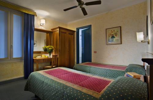 Imagen de la habitación del Hotel Garn&igrave; Riviera. Foto 11
