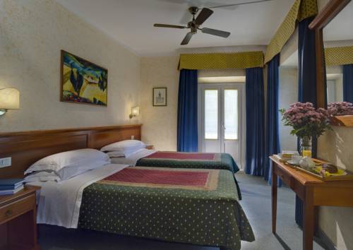 Imagen de la habitación del Hotel Garn&igrave; Riviera. Foto 12
