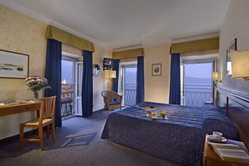 Imagen de la habitación del Hotel Garn&igrave; Riviera. Foto 13