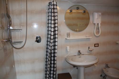 Imagen de la habitación del Hotel Garnì Tignale. Foto 7