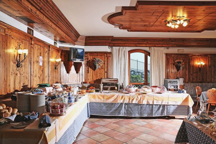 Imagen del bar/restaurante del Hotel Garn&igrave; Tignale, Tignale. Foto 6