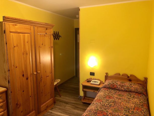 Imagen de la habitación del Hotel Garn&igrave; Zeni. Foto 4