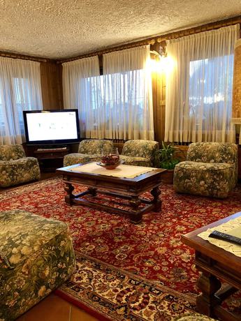 Imagen de los interiores del Hotel Garn&igrave; Zeni. Foto 14