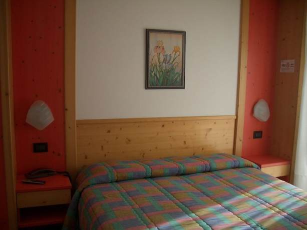 Imagen de la habitación del Hotel Garn&igrave; Zeni. Foto 6