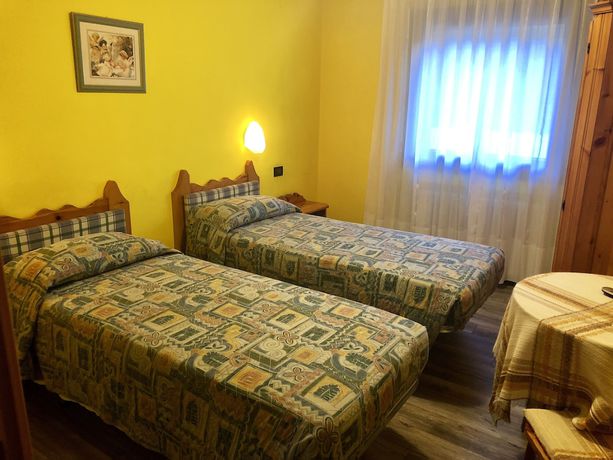 Imagen de la habitación del Hotel Garn&igrave; Zeni. Foto 8