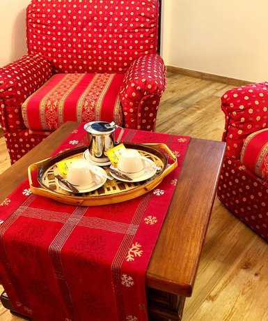Imagen de los interiores del Hotel Garn&igrave; Zeni. Foto 16