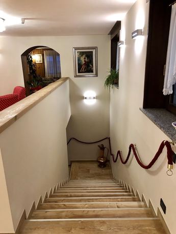 Imagen de los interiores del Hotel Garn&igrave; Zeni. Foto 18