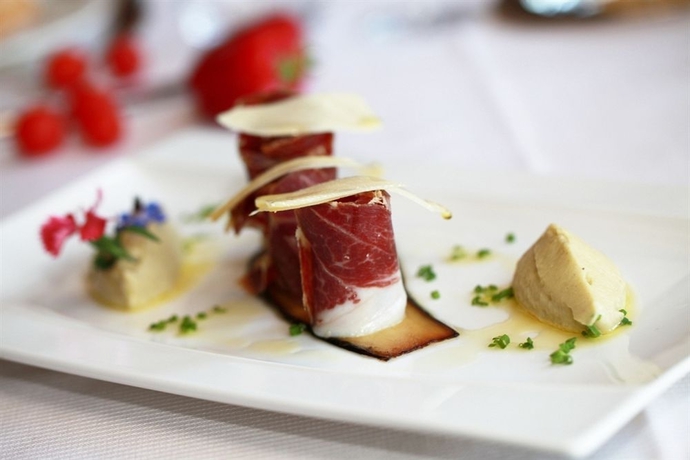 Imagen del bar/restaurante del Hotel Garrigae Abbey Of St Croix. Foto 4