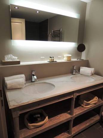 Imagen de la habitación del Hotel Garrigae Distillerie De Pézenas. Foto 15