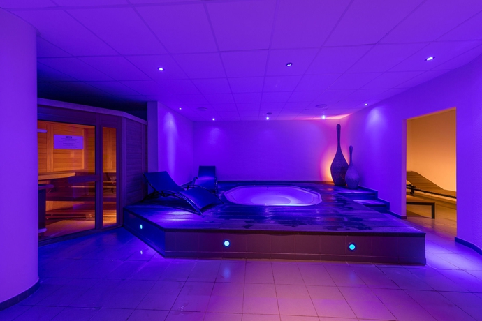 Imagen de la piscina del Hotel Garrigae Domaine De L'esterel. Foto 15