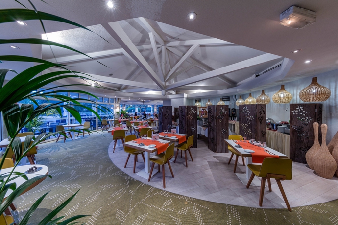 Imagen del bar/restaurante del Hotel Garrigae Domaine De L'esterel. Foto 6