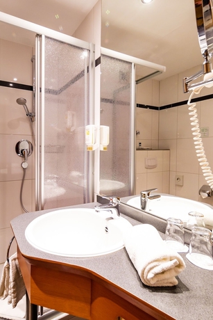 Imagen de la habitación del Hotel Gartenhotel Heusser. Foto 9