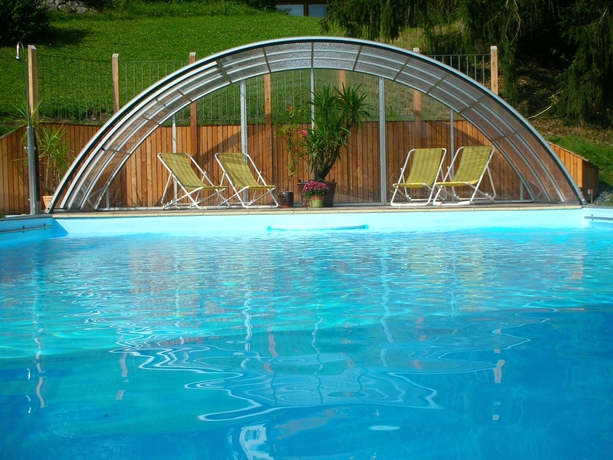 Imagen de la piscina del Hotel Gartenhotel Rosenhof Kitzbuehel. Foto 9