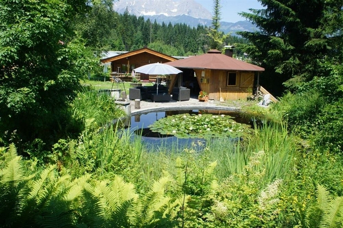Imagen de los exteriores del Hotel Gartenhotel Rosenhof Kitzbuehel. Foto 6