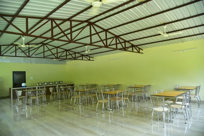Imagen del bar/restaurante del Hotel Garud Chatti River Resort. Foto 3