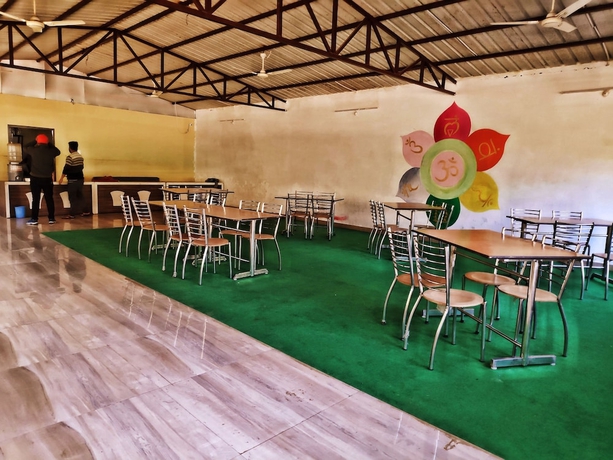 Imagen del bar/restaurante del Hotel Garud Chatti River Resort. Foto 5