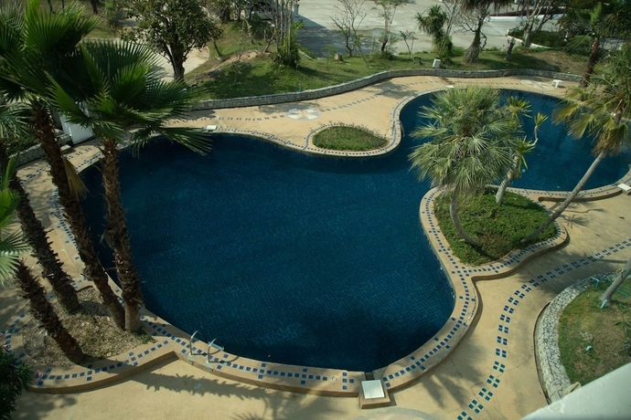 Imagen de la piscina del Hotel Gassan Panorama Golf Club. Foto 16