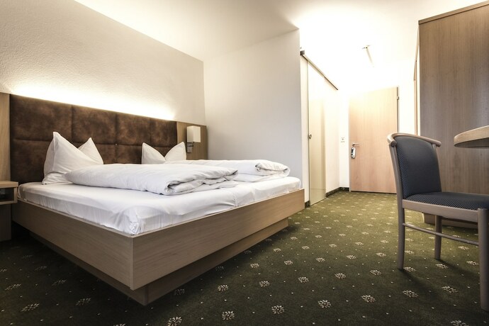 Imagen de la habitación del Hotel Gasthaus L&ouml;wen. Foto 13