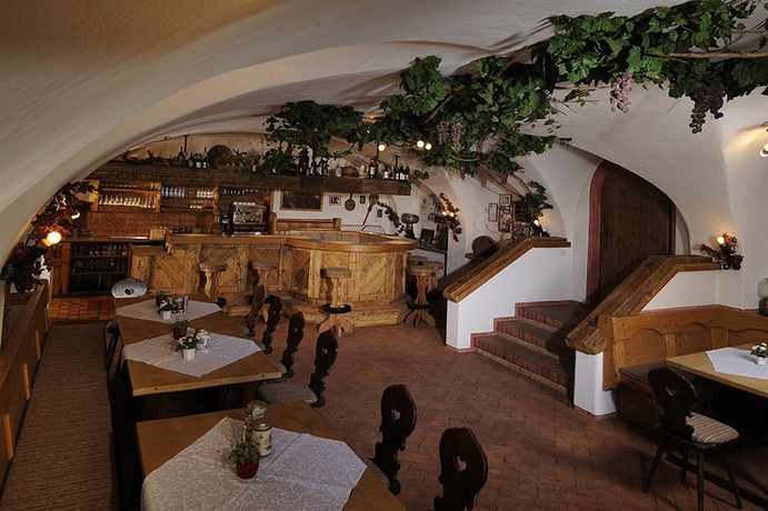 Imagen del bar/restaurante del Hotel Gasthaus Sonne, Rotanger. Foto 7