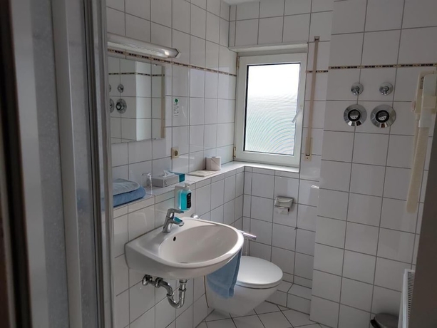Imagen de la habitación del Hotel Gasthaus Zum Engel. Foto 15