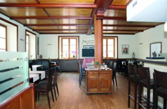 Imagen del bar/restaurante del Hotel Gasthaus Zum Engel. Foto 5
