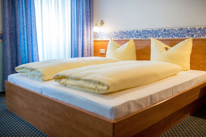 Imagen del bar/restaurante del Hotel Gasthof B&auml;ren Ochsenfurt. Foto 3