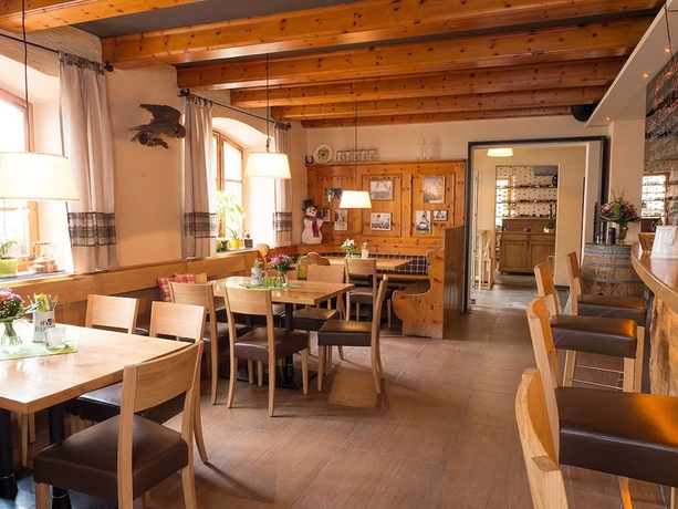 Imagen del bar/restaurante del Hotel Gasthof Deutscher Adler and Puchtler. Foto 5