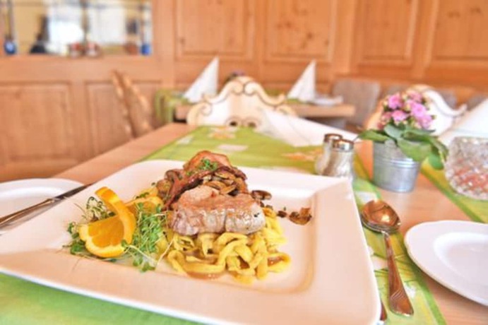 Imagen del bar/restaurante del Hotel Gasthof Hirschen. Foto 4