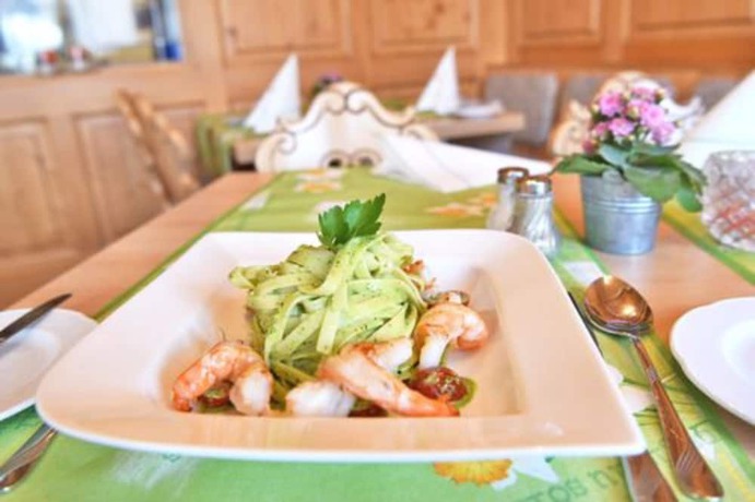 Imagen del bar/restaurante del Hotel Gasthof Hirschen. Foto 5