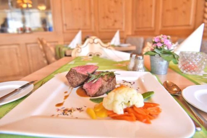 Imagen del bar/restaurante del Hotel Gasthof Hirschen. Foto 8