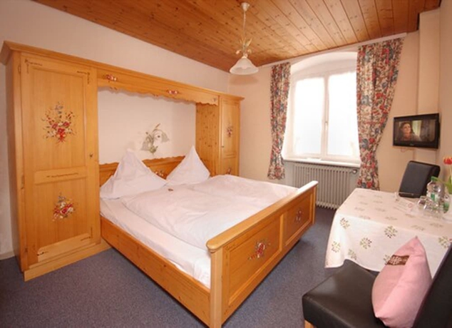 Imagen de la habitación del Hotel Gasthof Hirschen, St. Peter. Foto 11