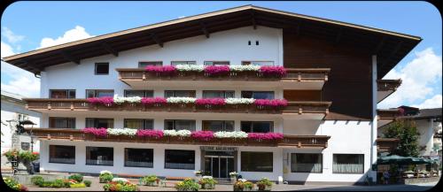 Imagen de los exteriores del Hotel Gasthof Kirchenwirt. Foto 9
