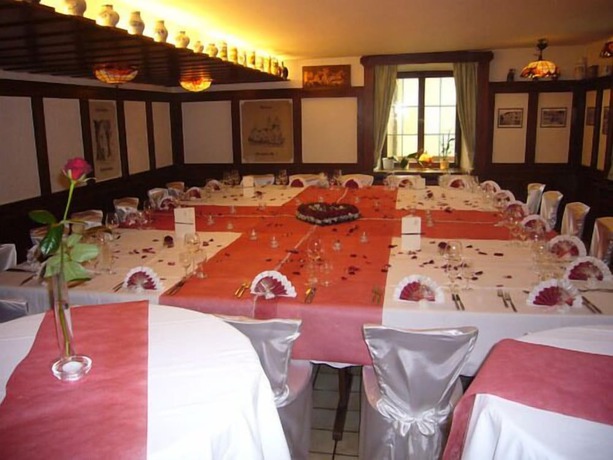 Imagen del bar/restaurante del Hotel Gasthof L&ouml;wen, Breisach. Foto 7