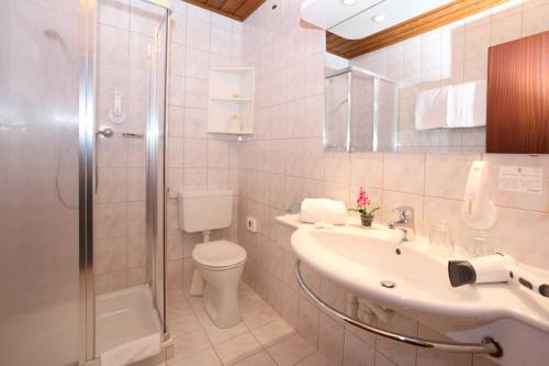 Imagen de la habitación del Hotel Gasthof Post, Bruck an der Gro&szlig;glocknerstra&szlig;e. Foto 12
