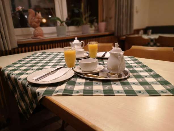 Imagen del bar/restaurante del Hotel Gasthof Stern, Gersthofen. Foto 7
